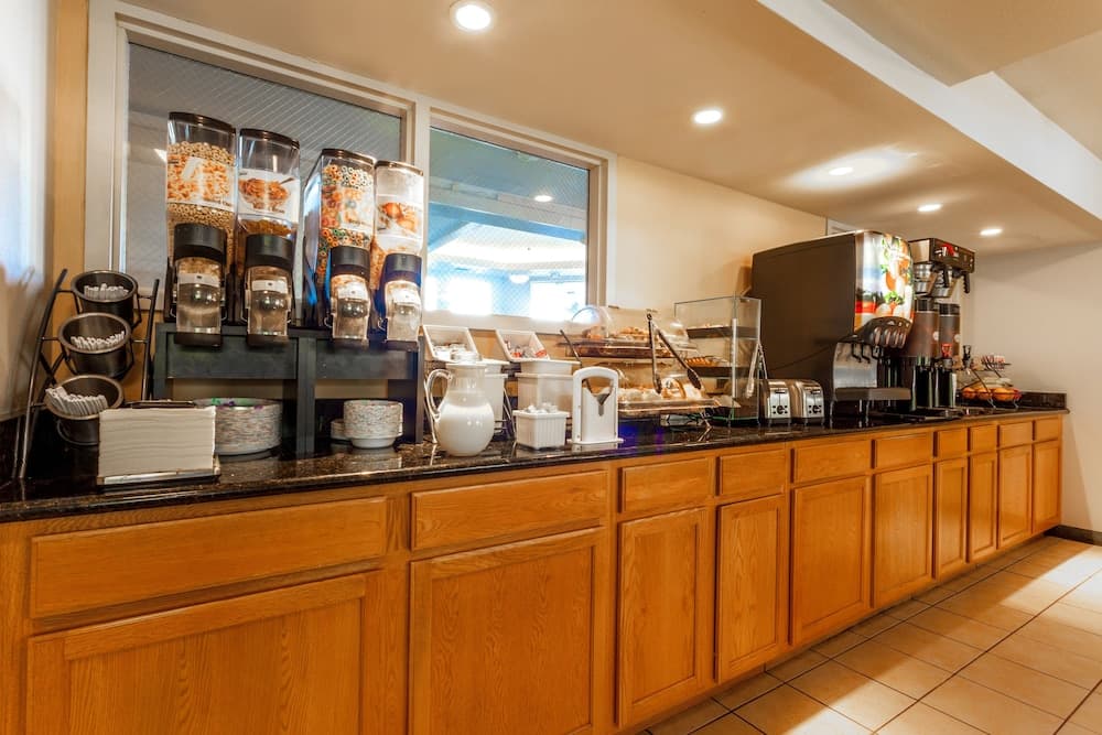 Baymont by Wyndham Bellingham property views in Bellingham, WA — gallery photo 3