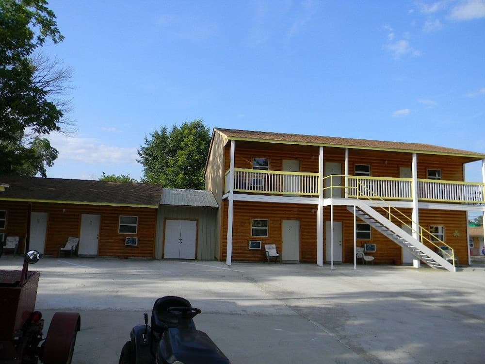 Little Shamrock Motel featured exterior or lobby in Murfreesboro, AR — similar hotel
