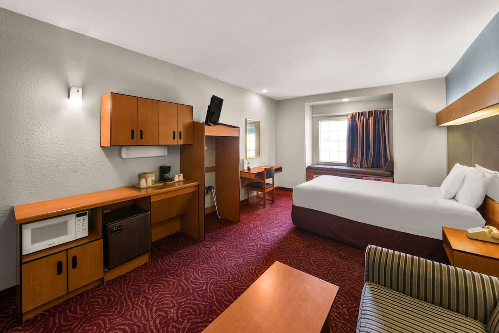 Econo Lodge Inn & Suites Mesquite - Dallas East gallery photo in Mesquite, TX — image 21