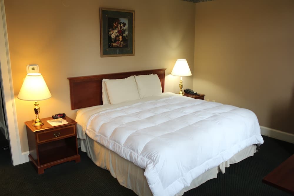 Bertram Inn at Glenmoor interior in Canton, OH — gallery photo 2