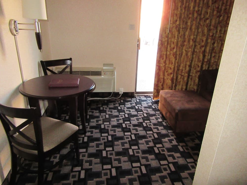 Express Suites Riverport Inn & Suites gallery photo in Winona, MN — image 53