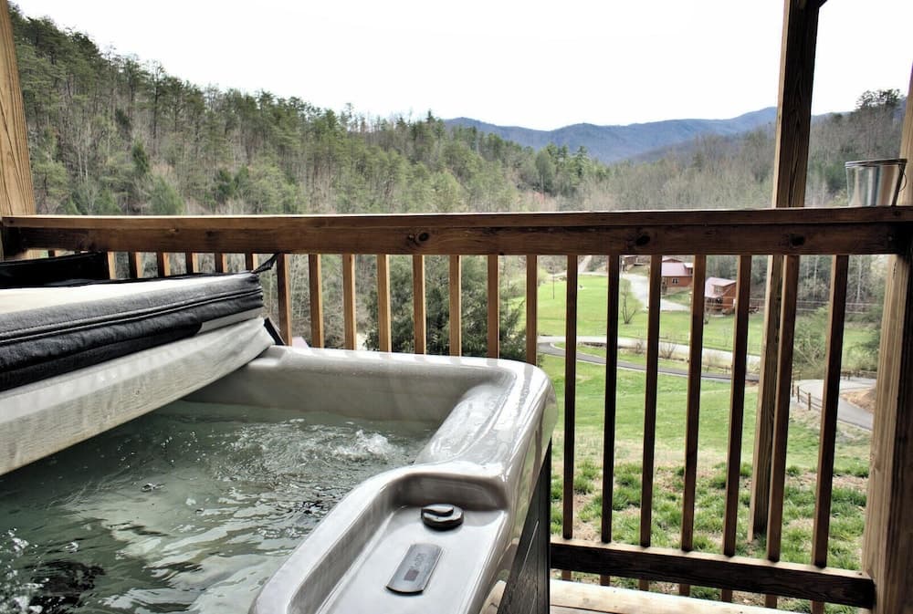 Wagon Wheel interior in Sevierville, TN — gallery photo 2
