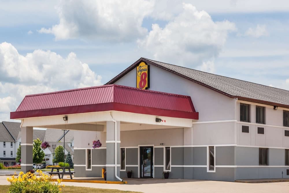 Super 8 by Wyndham Shipshewana gallery photo in Shipshewana, IN — image 13