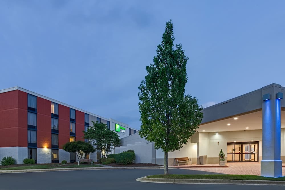 Holiday Inn Express Wilkesboro by IHG featured exterior or lobby in North Wilkesboro, NC — similar hotel