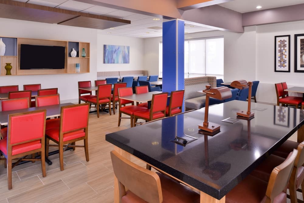 Holiday Inn Express Burlington by IHG gallery photo in Burlington, NC — image 33
