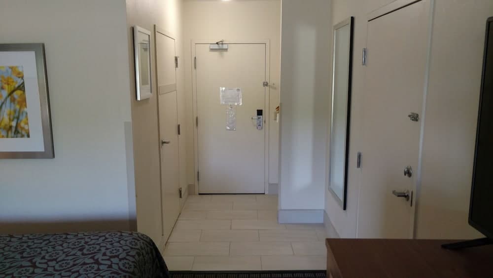 Days Inn by Wyndham Ashland gallery photo in Ashland, KY — image 12