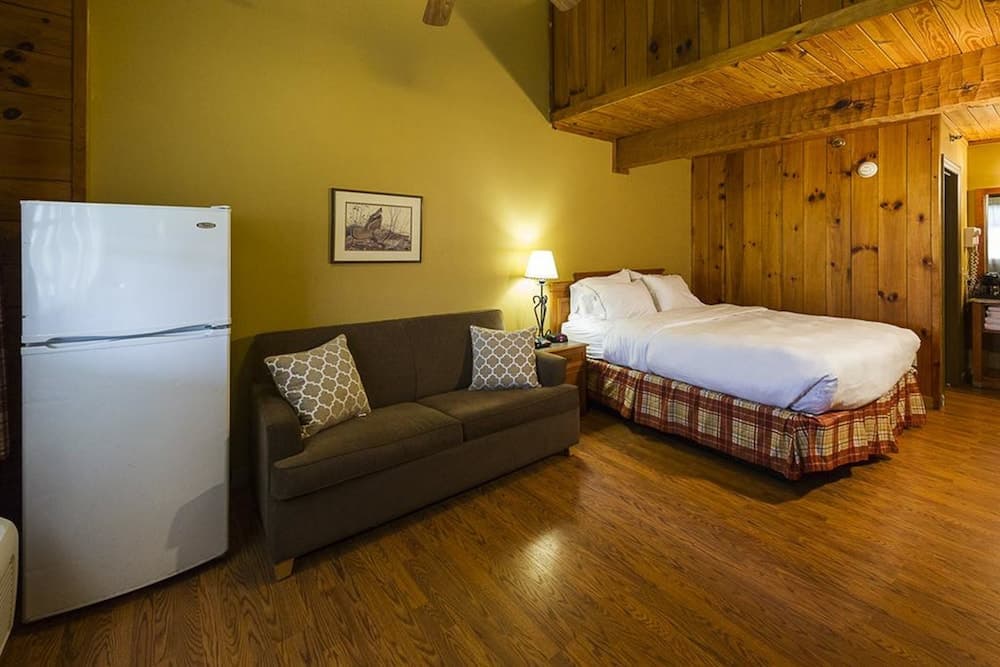 Timbers Lodge interior in Pigeon Forge, TN — gallery photo 2