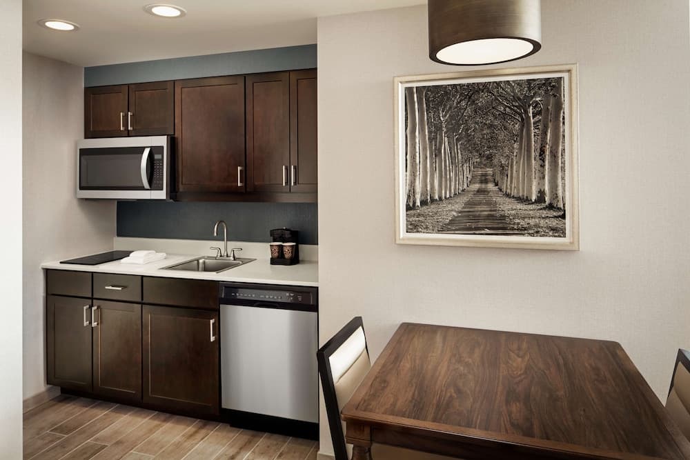 Homewood Suites by Hilton Teaneck Glenpointe gallery photo in Teaneck — image 13