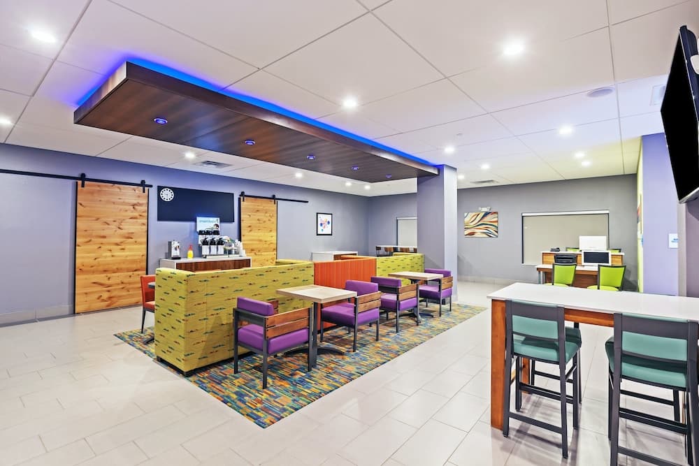 Holiday Inn Express & Suites Perryton by IHG interior in Perryton, TX — gallery photo 2
