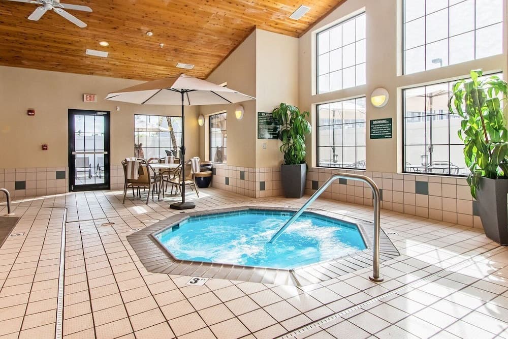 White Pines Inn & Suites gallery photo in Holland, MI — image 51