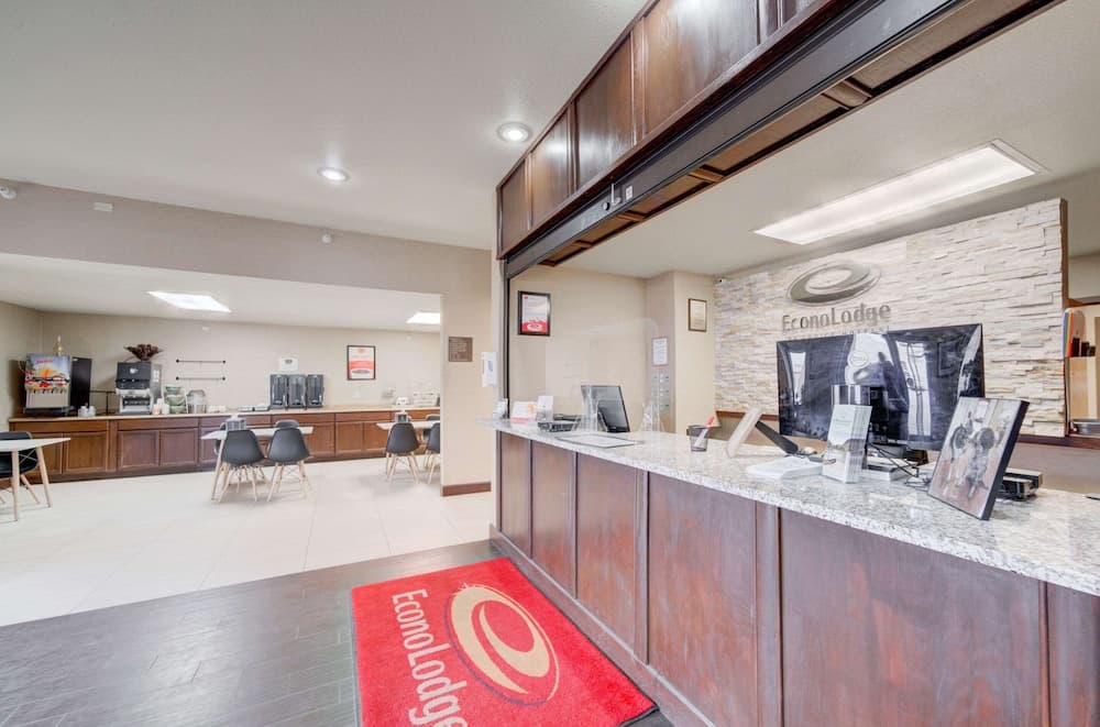 Econo Lodge Livingston Gateway to Yellowstone interior in Livingston, MT — gallery photo 2