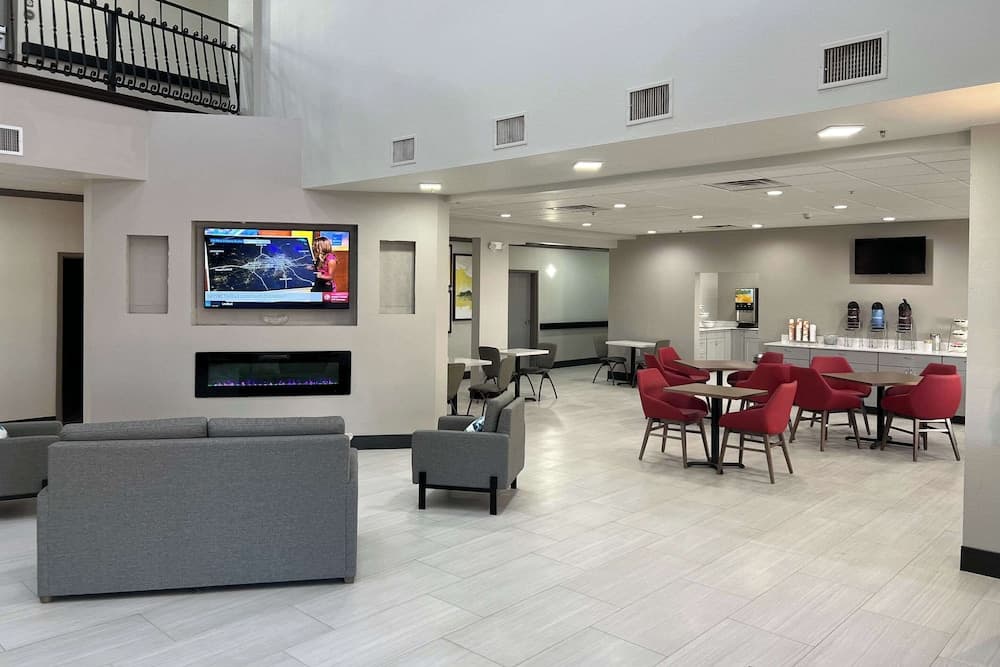 Comfort Inn & Suites property views in Lubbock, TX — gallery photo 3