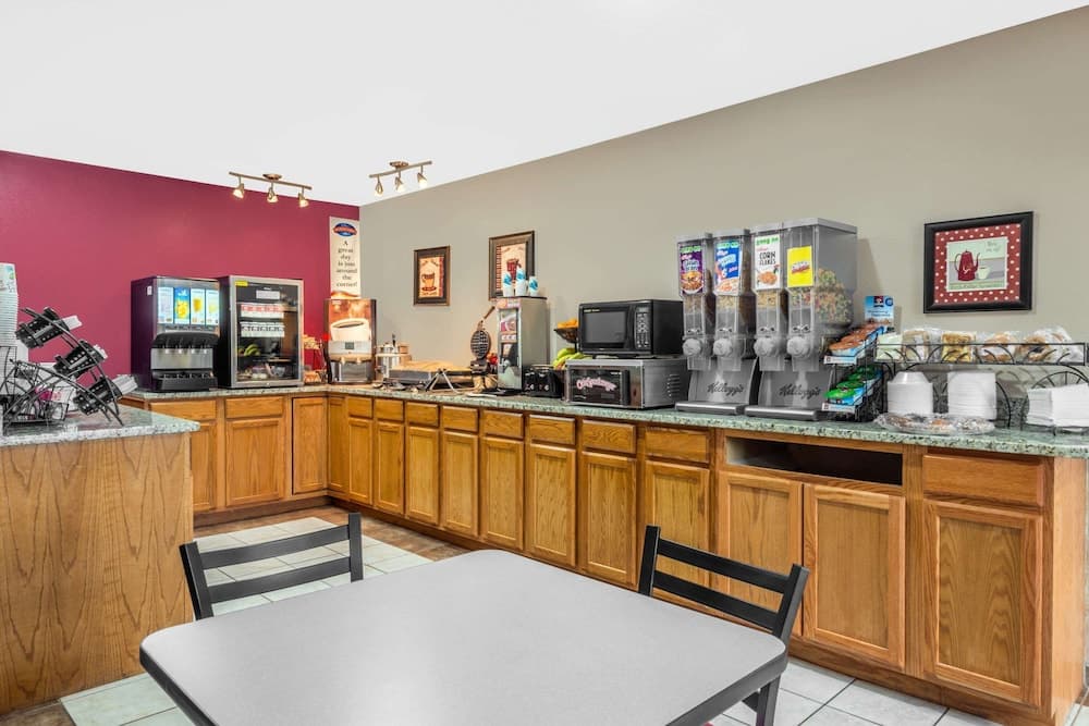 Baymont by Wyndham Enid property views in Enid, OK — gallery photo 3