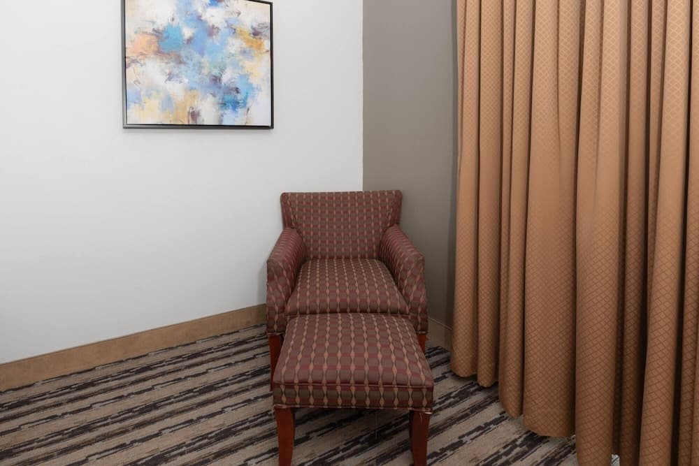 Endeavor Inn & Suites, Trademark Collection by Wyndham gallery photo in Topeka, KS — image 5