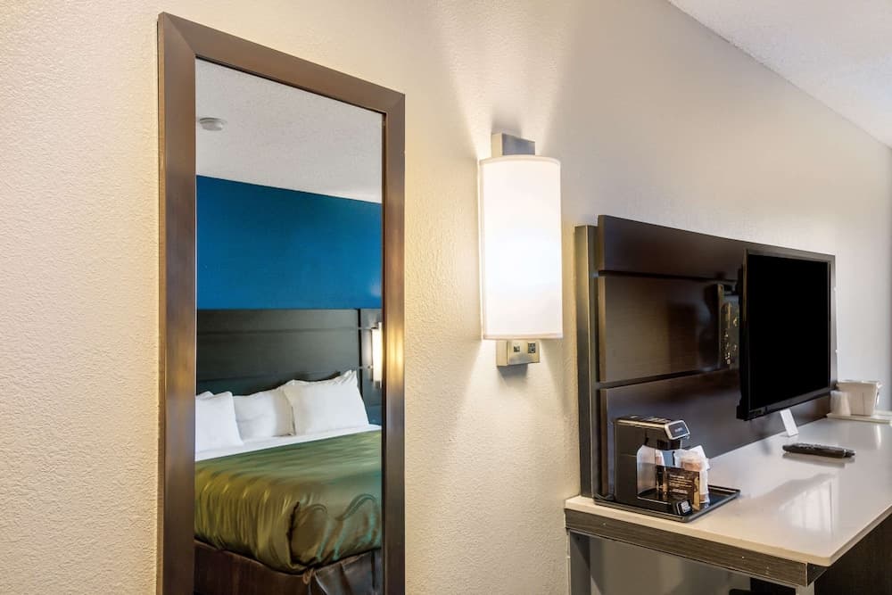 Quality Inn near MCAS Cherry Point interior in Havelock, NC — gallery photo 2