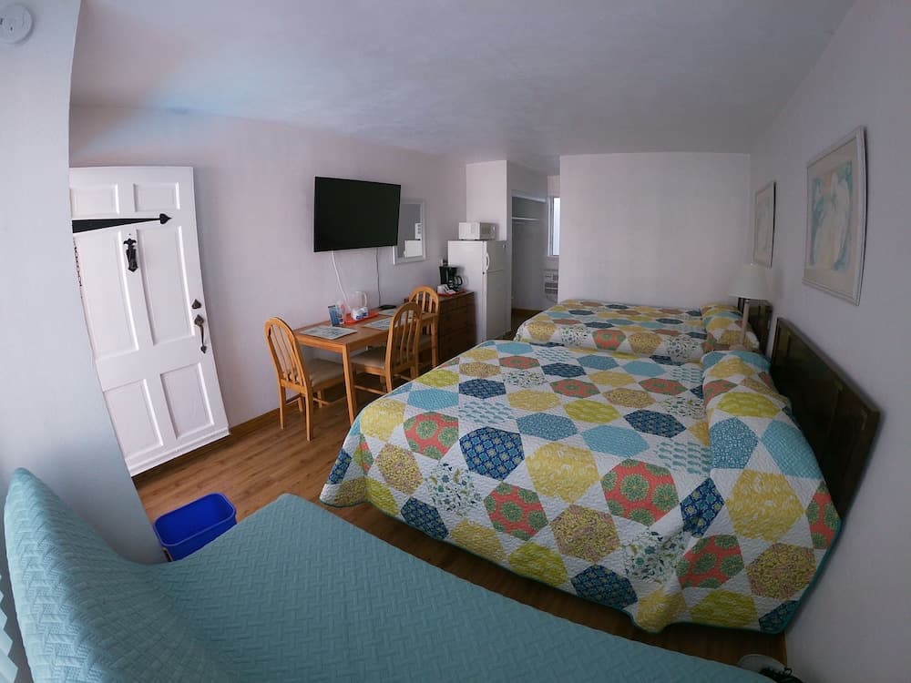 Sea Chest Motel interior in Wildwood Crest, NJ — gallery photo 2