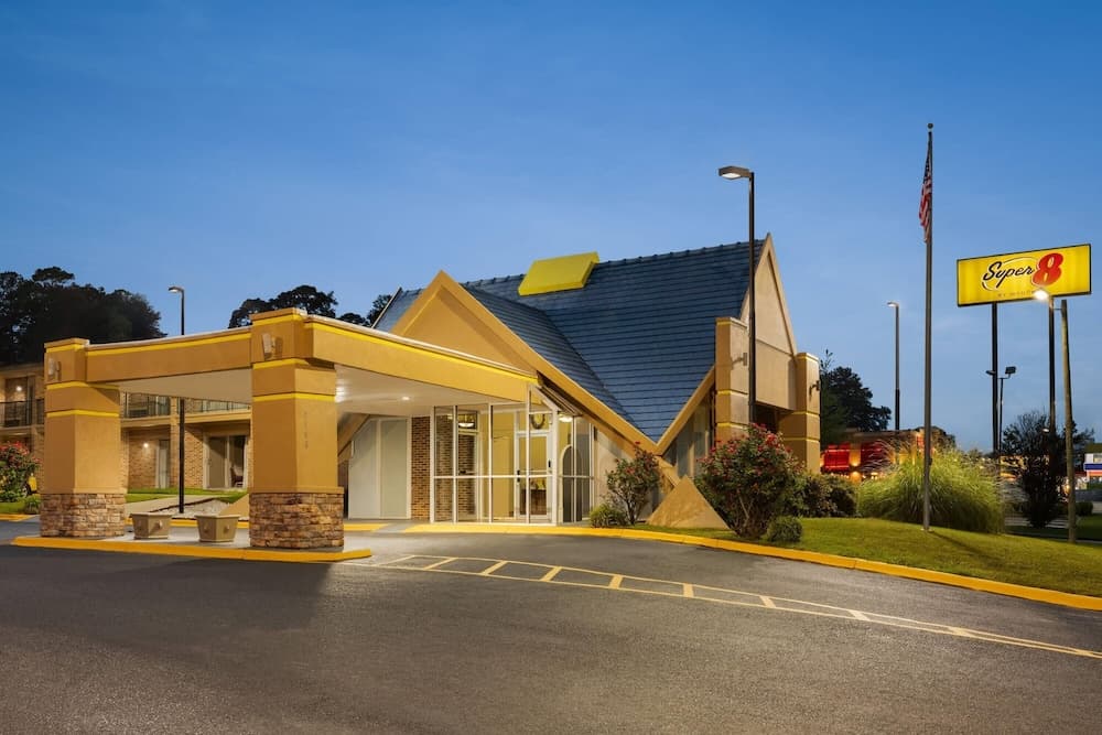 Econo Lodge interior in Macon, GA — gallery photo 2