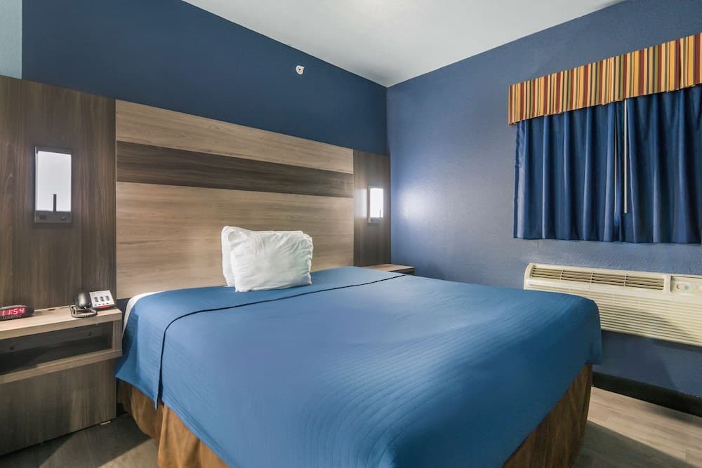 Rodeway Inn Carrollton I-35E gallery photo in Carrollton, TX — image 21