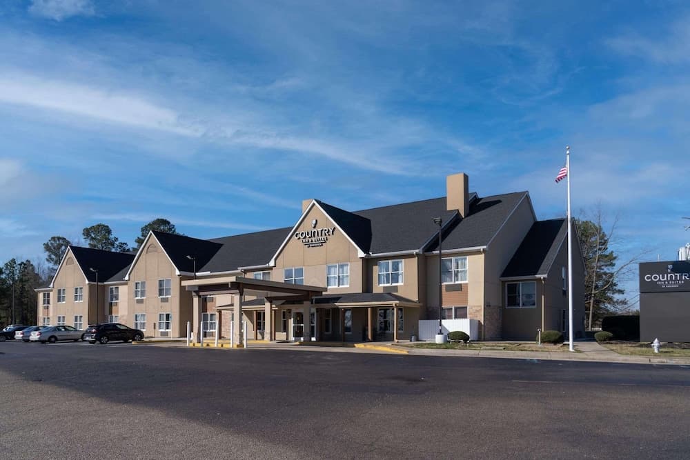 Country Inn & Suites by Radisson, Richmond I-95 South, VA featured exterior or lobby in Richmond, VA — similar hotel