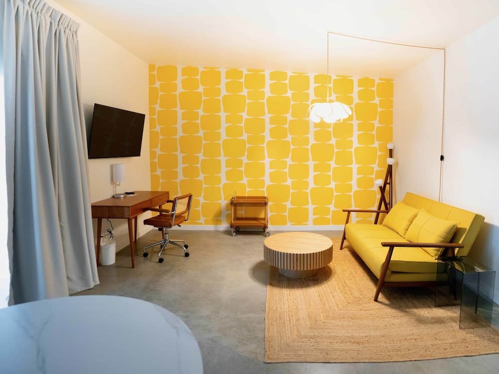 Premium Suite, King Bed With Sofa Bed, Pool View property views in Palm Springs, CA — gallery photo 3