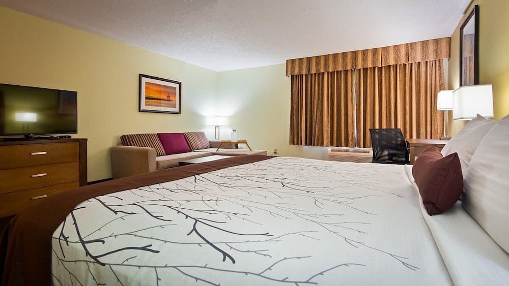 White Pines Inn & Suites gallery photo in Holland, MI — image 17