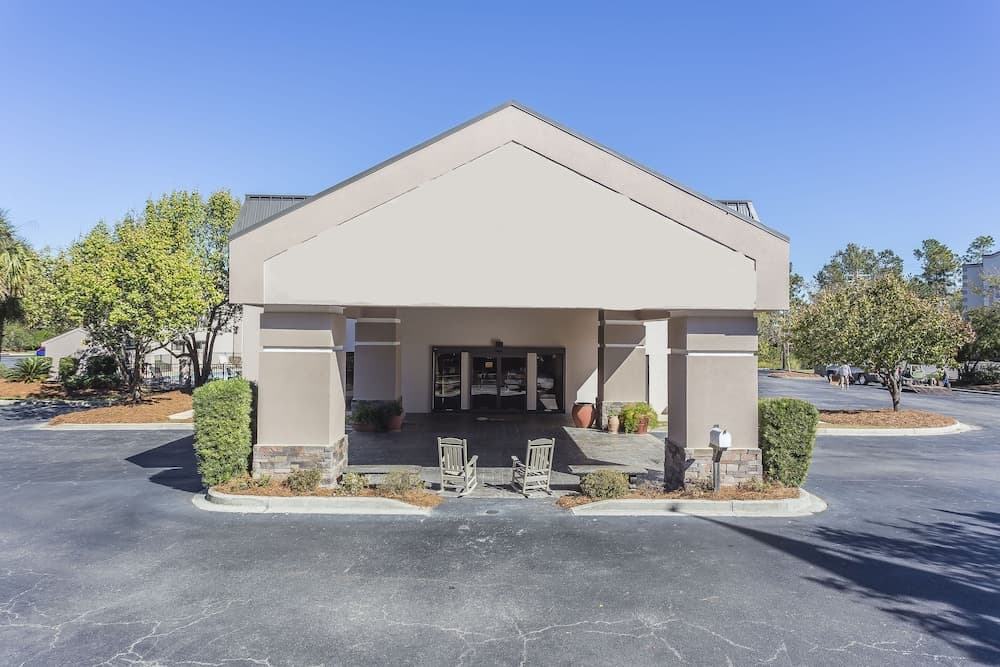 Quality Inn Summerville - Charleston featured exterior or lobby in Summerville, SC — similar hotel