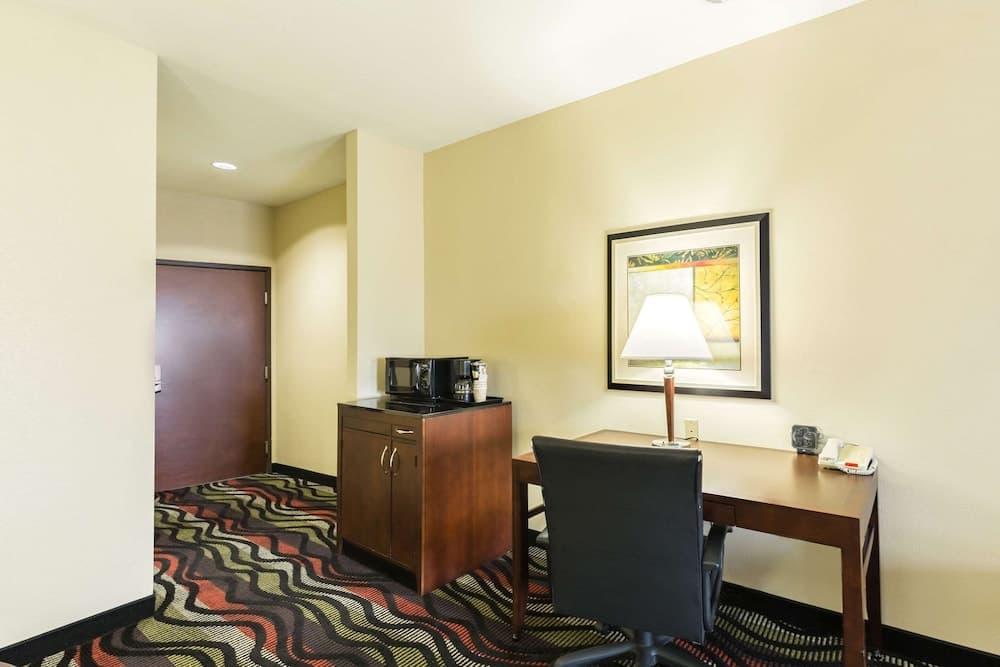 Comfort Suites Beaumont I-10 gallery photo in Beaumont, TX — image 35