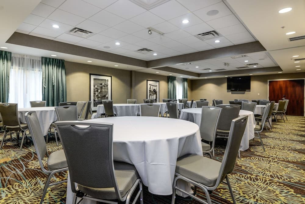 Hampton Inn Brighton gallery photo in Brighton, MI — image 39