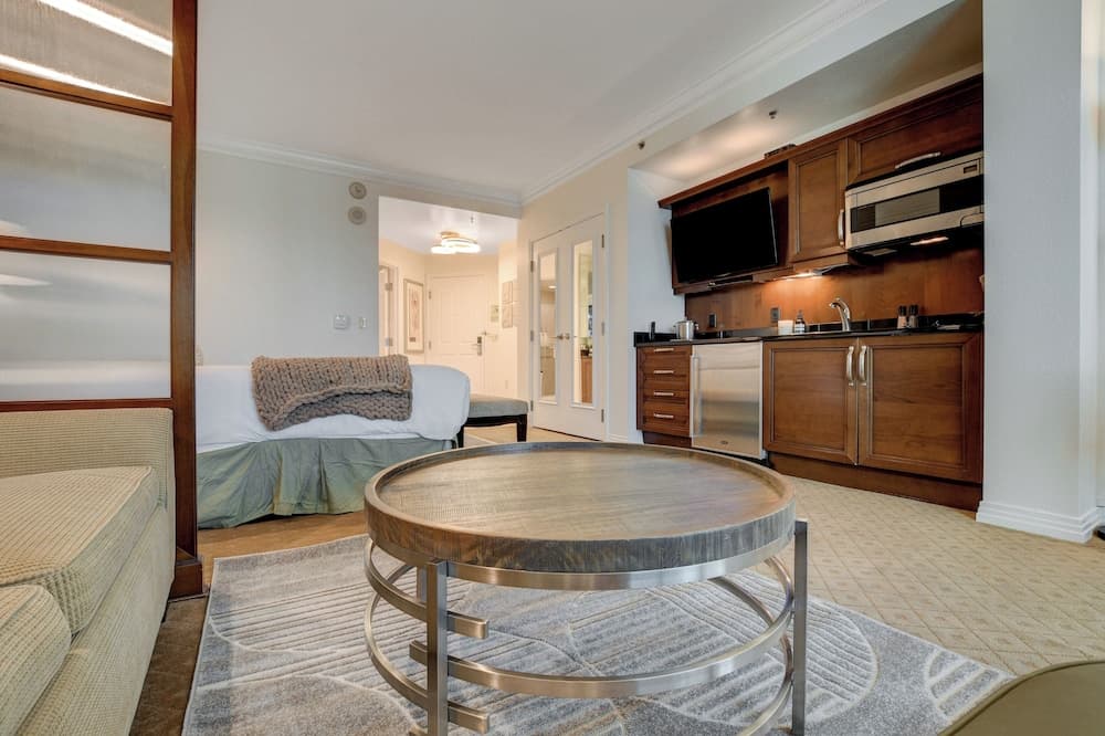 Blu Cashmere Suite interior in Las Vegas, NV — gallery photo 2