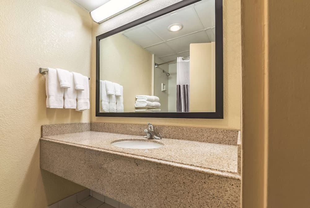 Ramada by Wyndham Fairfield NJ gallery photo in Fairfield — image 4