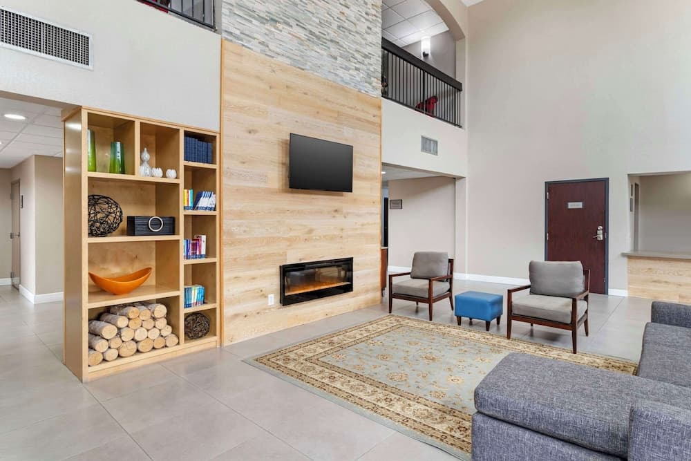 Comfort Suites Shenandoah-The Woodlands property views in The Woodlands, TX — gallery photo 3