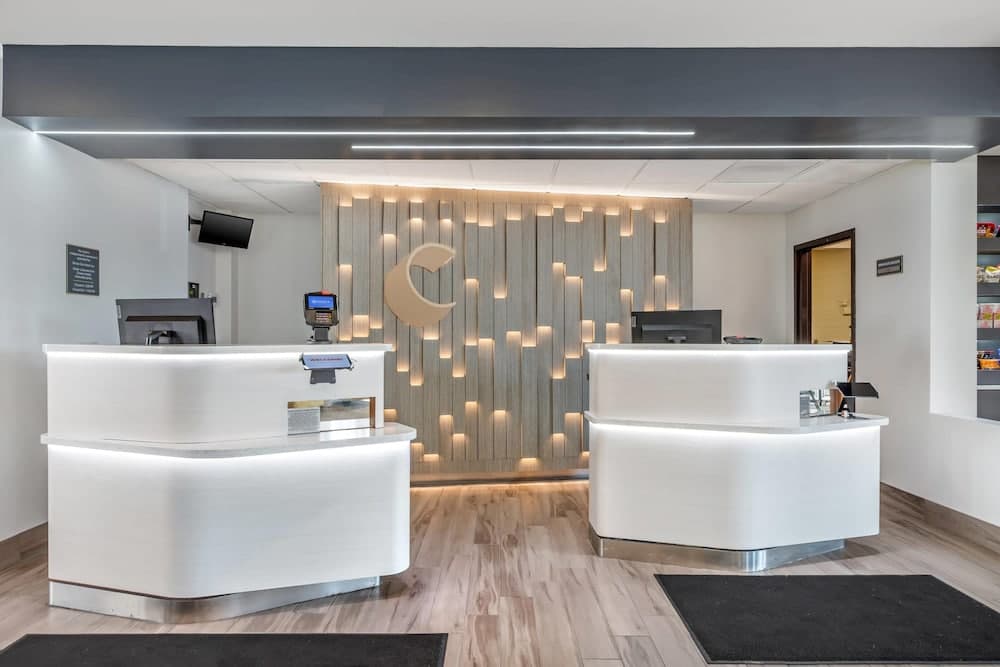 Comfort Inn & Suites Arlington Heights - Buffalo Grove interior in Arlington Heights, IL — gallery photo 2