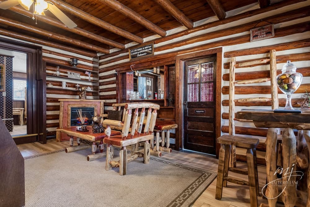 Log Cabin Inn interior in Eureka Springs, AR — gallery photo 2