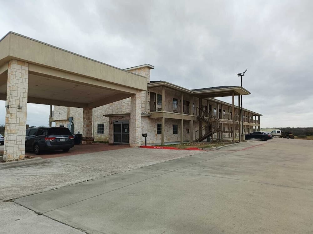 Westwood Inn Extended Stay by OYO Gonzales TX — hotel in Gonzales, Texas