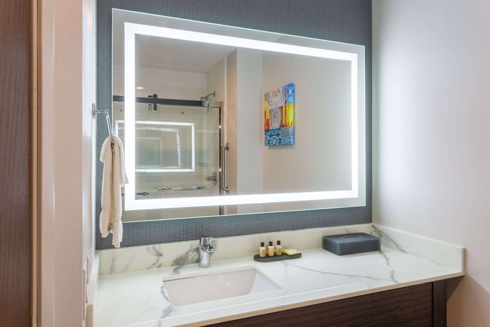 La Quinta Inn & Suites by Wyndham Shorewood gallery photo in Joliet, IL — image 20