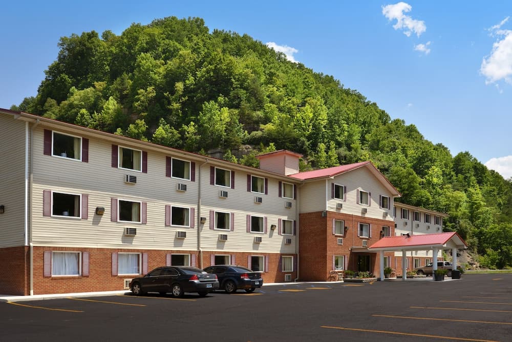 Super 8 by Wyndham Prestonsburg featured exterior or lobby in Prestonsburg, KY — similar hotel