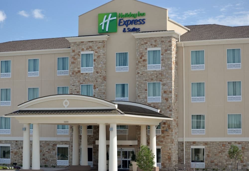 Holiday Inn Express Hotel & Suites St. Joseph by IHG — hotel in St. Joseph, Missouri