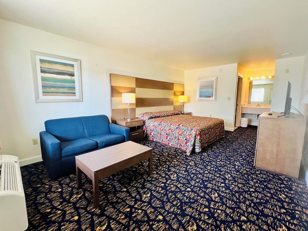 Rodeway Inn Garland Harbor Point gallery photo in Garland, TX — image 6