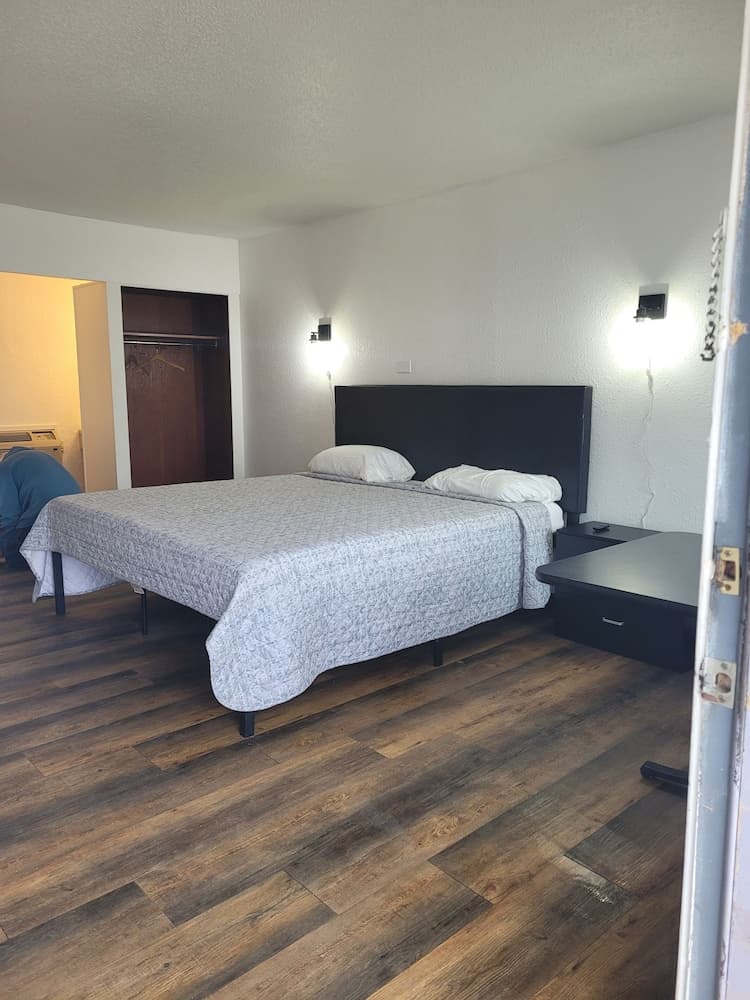 Custom Stay Thief River Falls featured exterior or lobby in Thief River Falls, MN — similar hotel