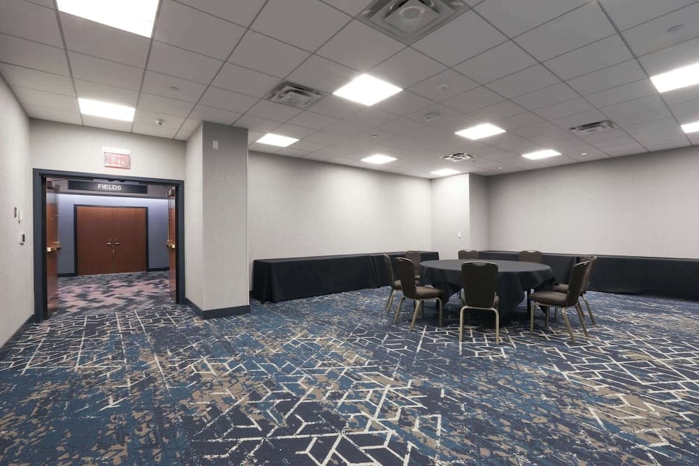 Radisson Plaza Hotel at Kalamazoo Center gallery photo in Kalamazoo, MI — image 54