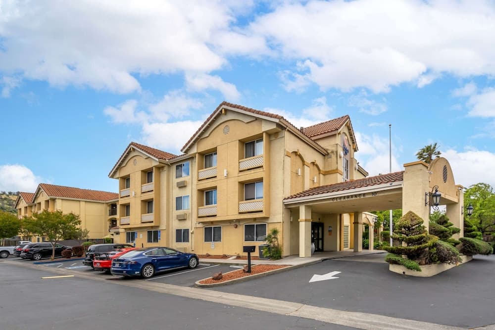 Comfort Inn Fairfield Napa Valley Area property views in Fairfield, CA — gallery photo 3