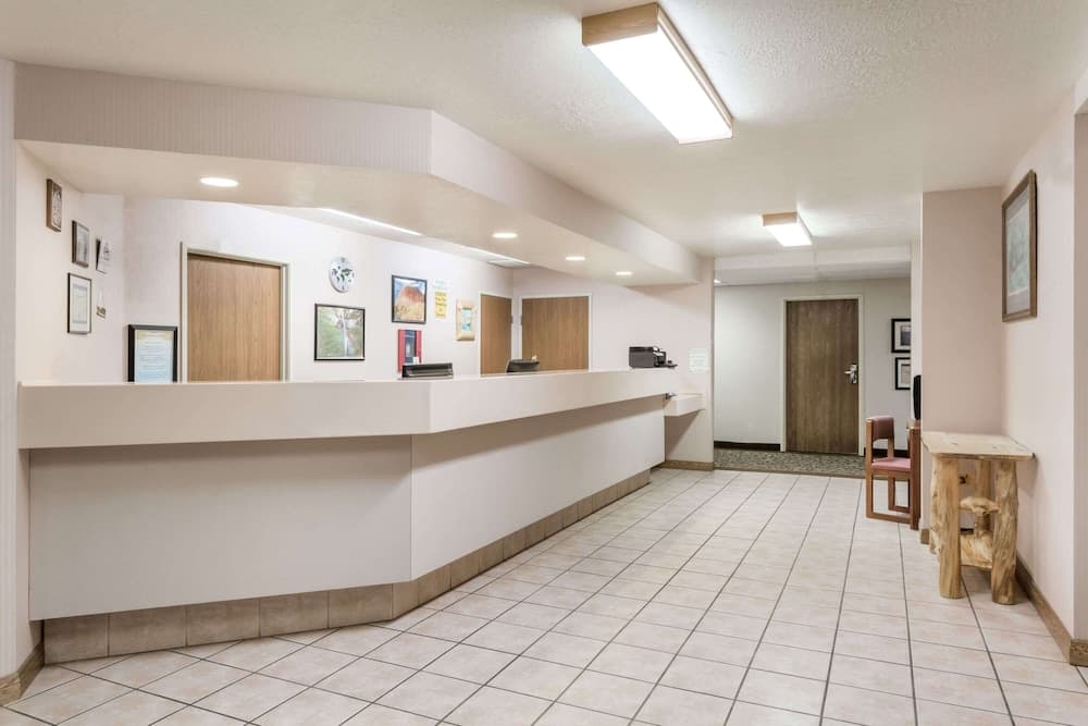 Days Inn by Wyndham Torrey Capital Reef interior in Torrey, UT — gallery photo 2
