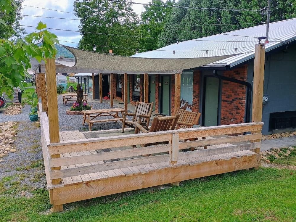Wild Mountain Lodge interior in Sevierville, TN — gallery photo 2