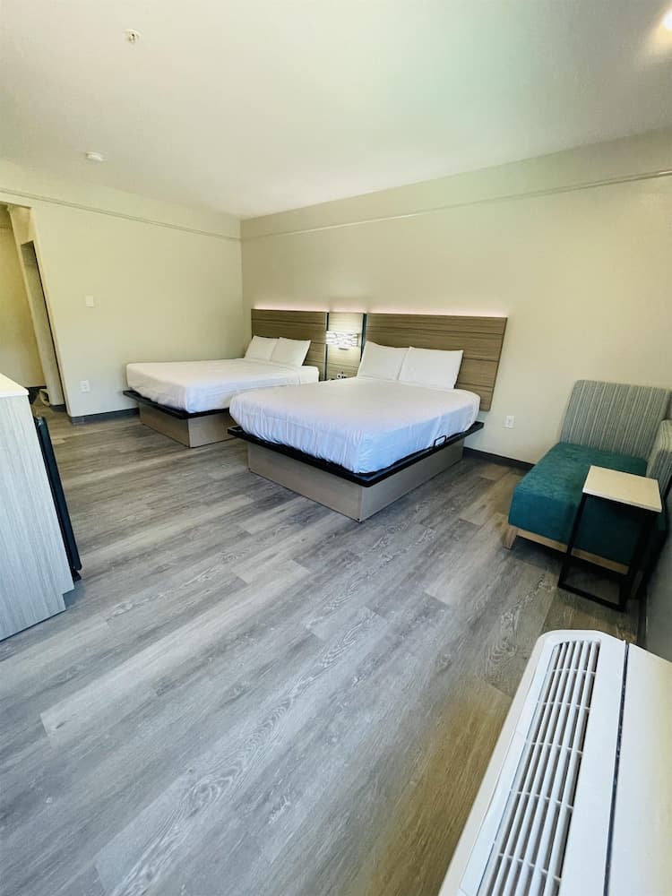 Sonesta Essential Hotel Houston-I-45 Spring interior in Houston, TX — gallery photo 2