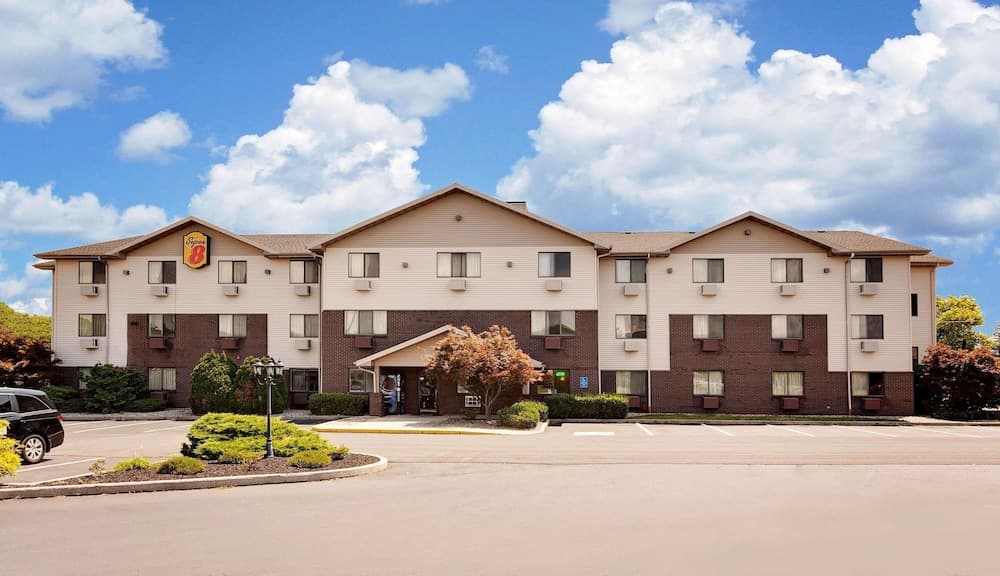 Super Inn featured exterior or lobby in Carlisle, PA — similar hotel