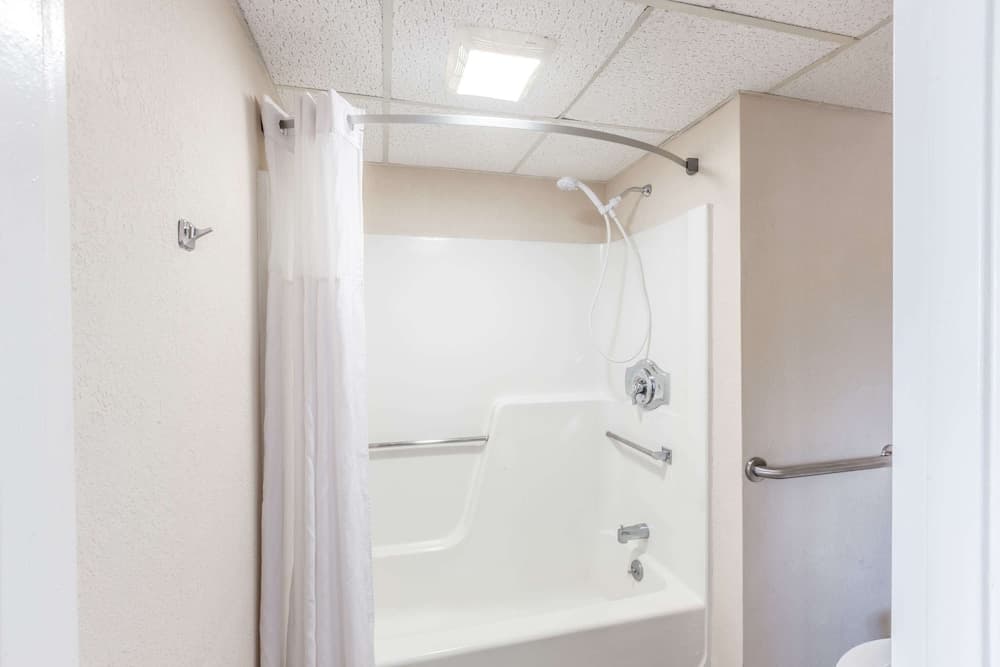 Days Inn by Wyndham Syracuse gallery photo in Syracuse, NY — image 10