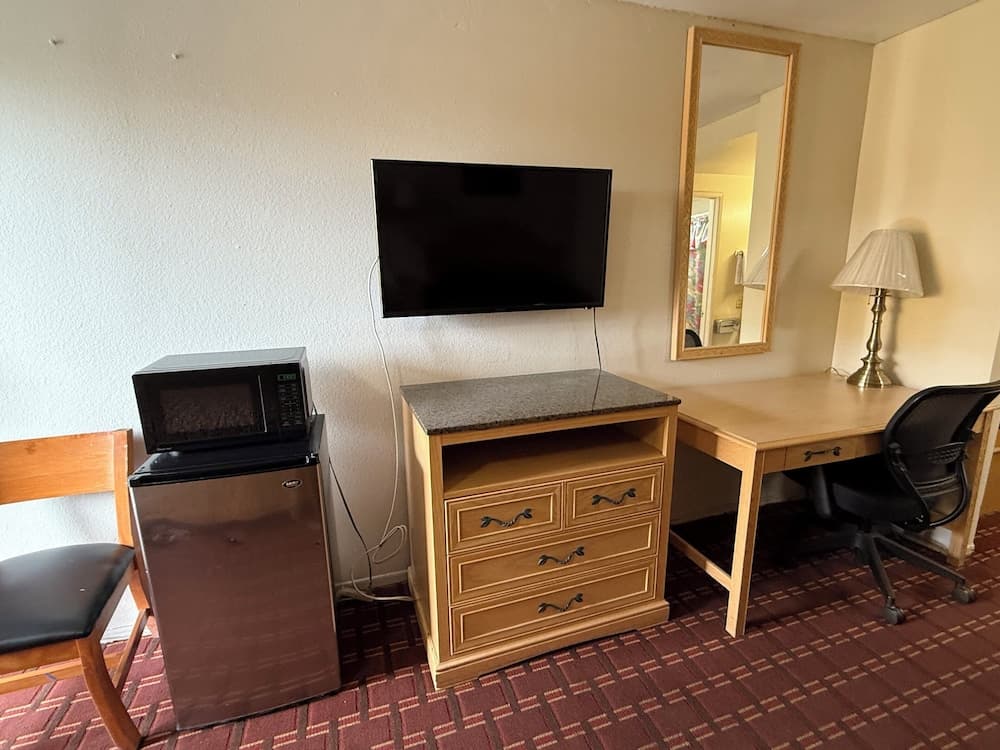 New Budget Inn gallery photo in Victorville, CA — image 5