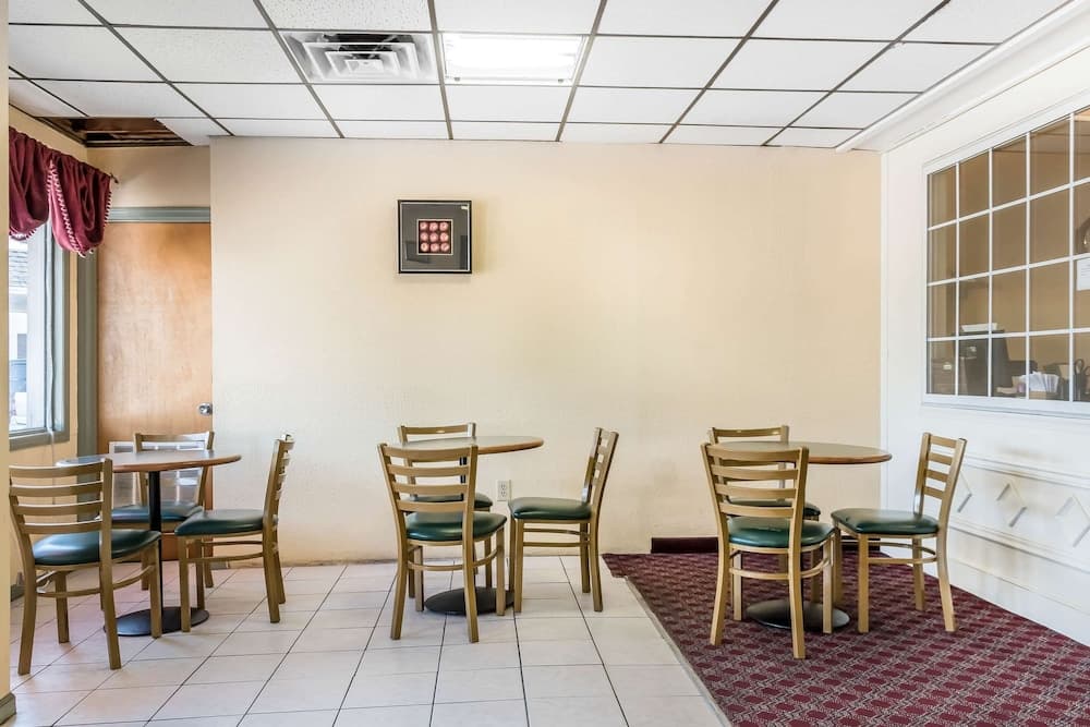 Econo Lodge Reading Airport gallery photo in Reading, PA — image 8