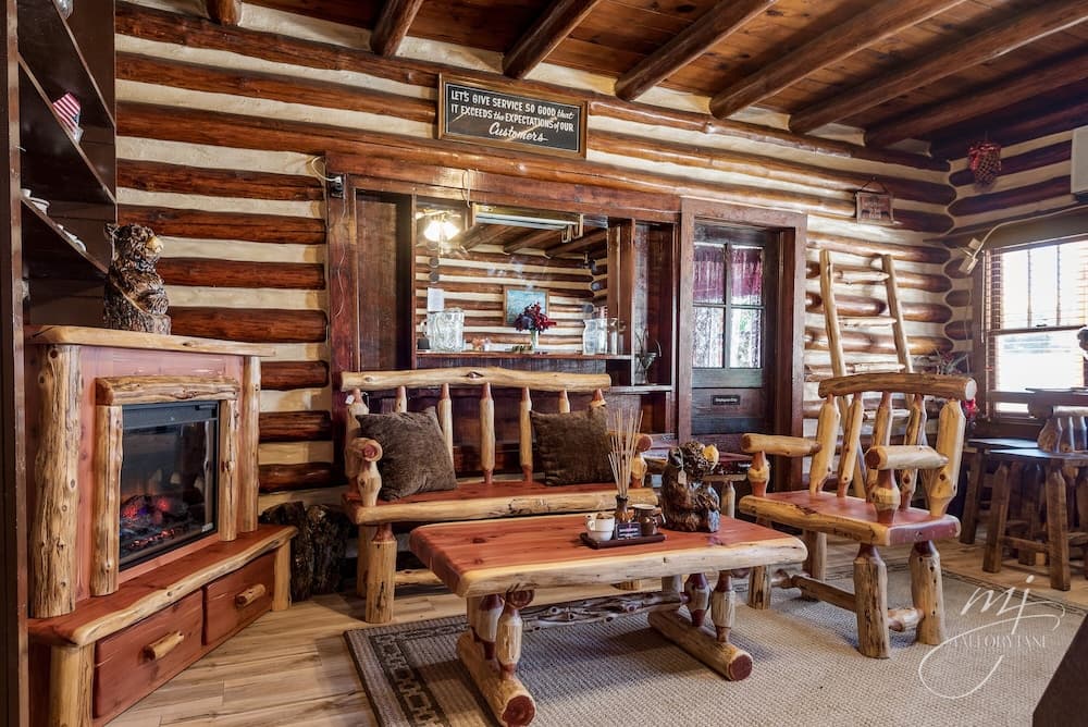 Log Cabin Inn property views in Eureka Springs, AR — gallery photo 3
