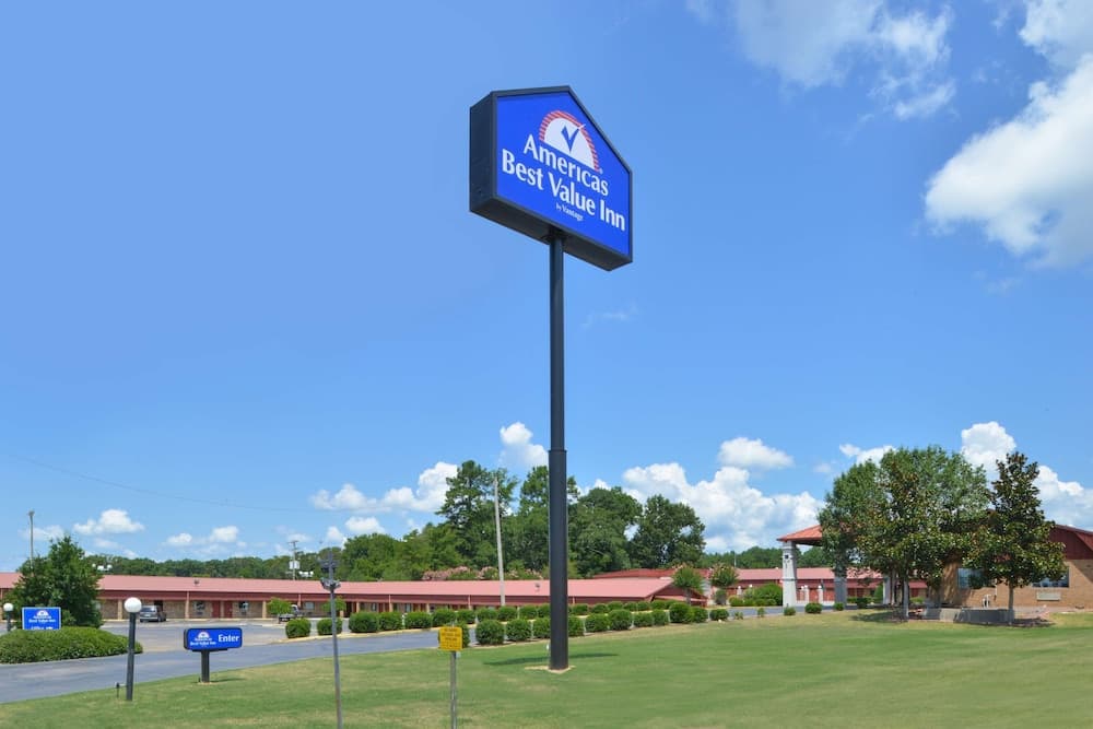 Americas Best Value Inn Batesville featured exterior or lobby in Batesville, MS — similar hotel